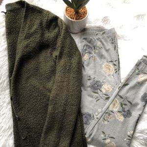 Bundle Green Oversized Cardigan/ Floral Leggings S